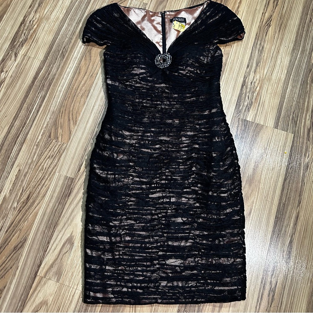 Jovani Cocktail Dress Size 8 Black Lace short Sleeve V-Neck Back Zipper